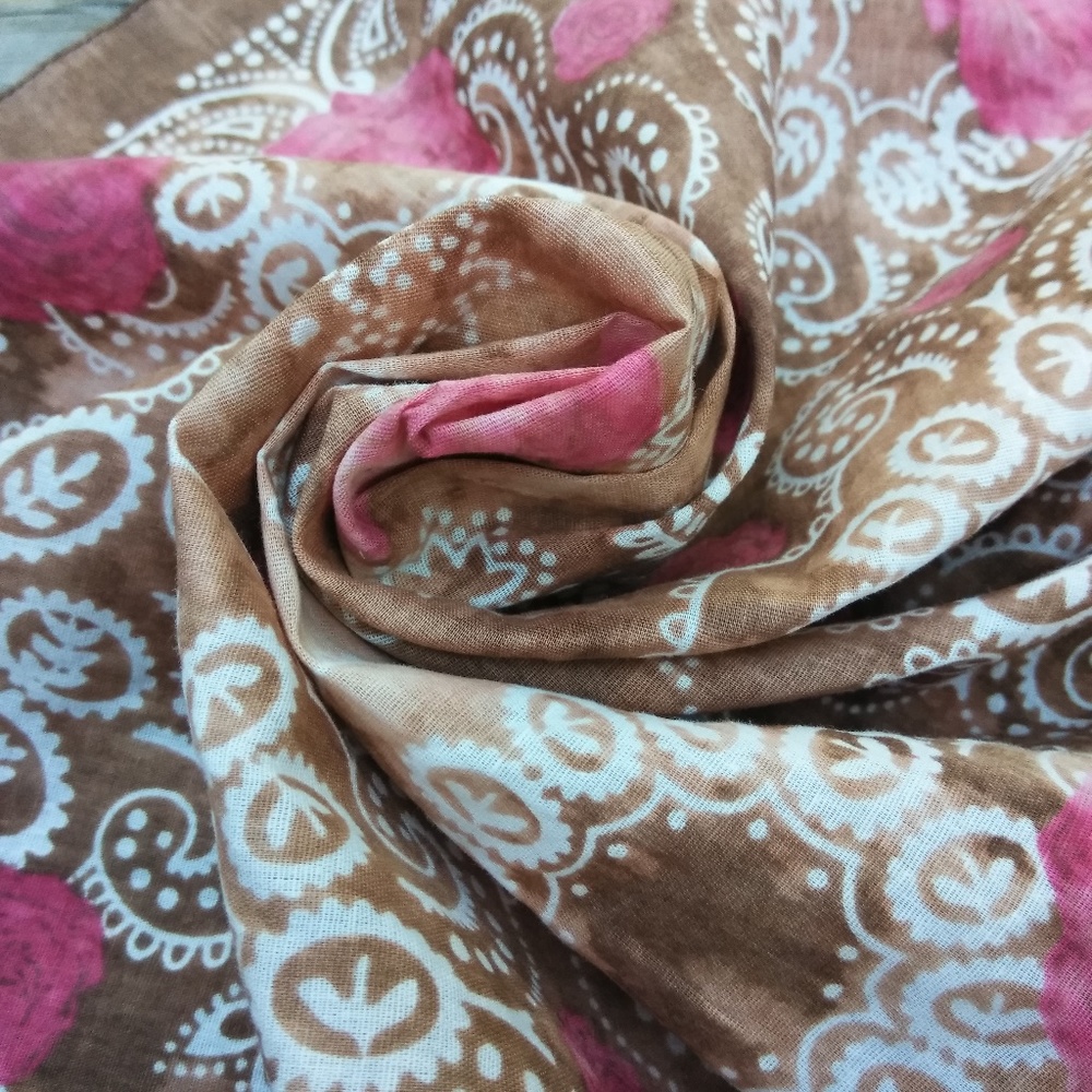 CLOSEOUT SALE! Distressed Rusted Roses Bandana - Picture 5 of 8